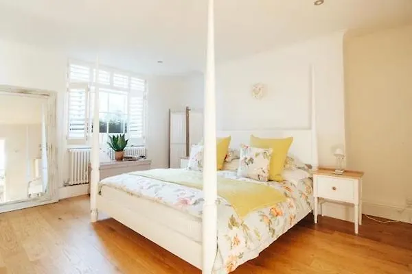 Brighton Beach Apartment Parking Free On-Site Ev 0*,