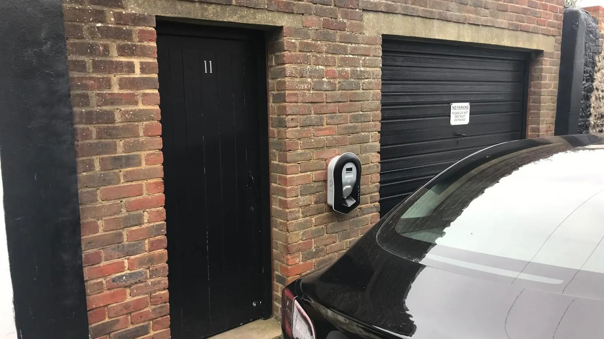 Brighton Beach Apartment Parking Free On-Site Ev